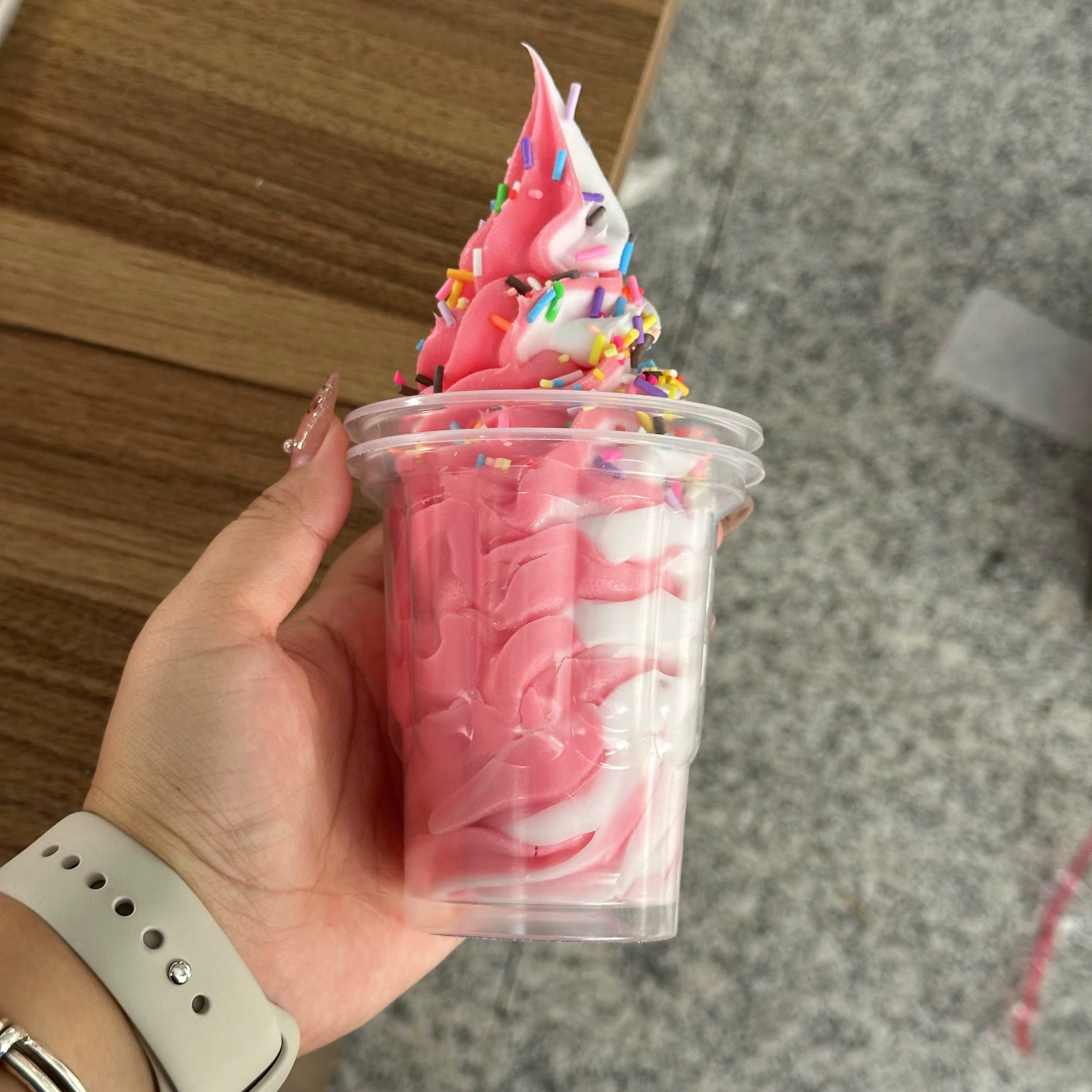Sundae White Vanilla Cream Milk, Mixed with Harvey Sweet Sour, Flowing Mouthfeel, Stall Cart, Displa