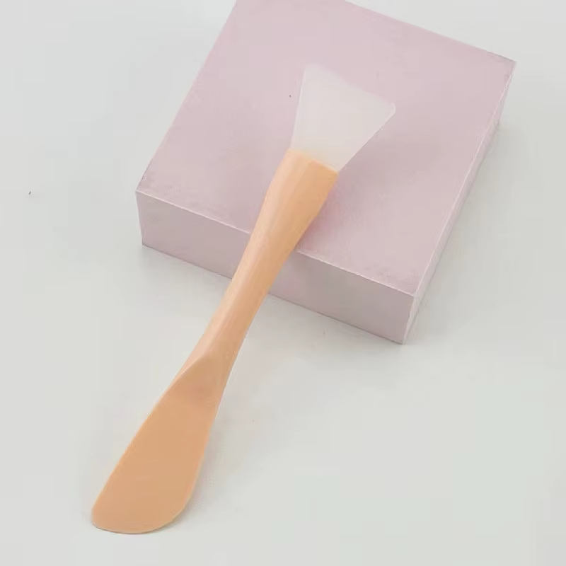Brosse pour masque facial en silicone, tête souple avec grattoir intégré, utilisation par les touris