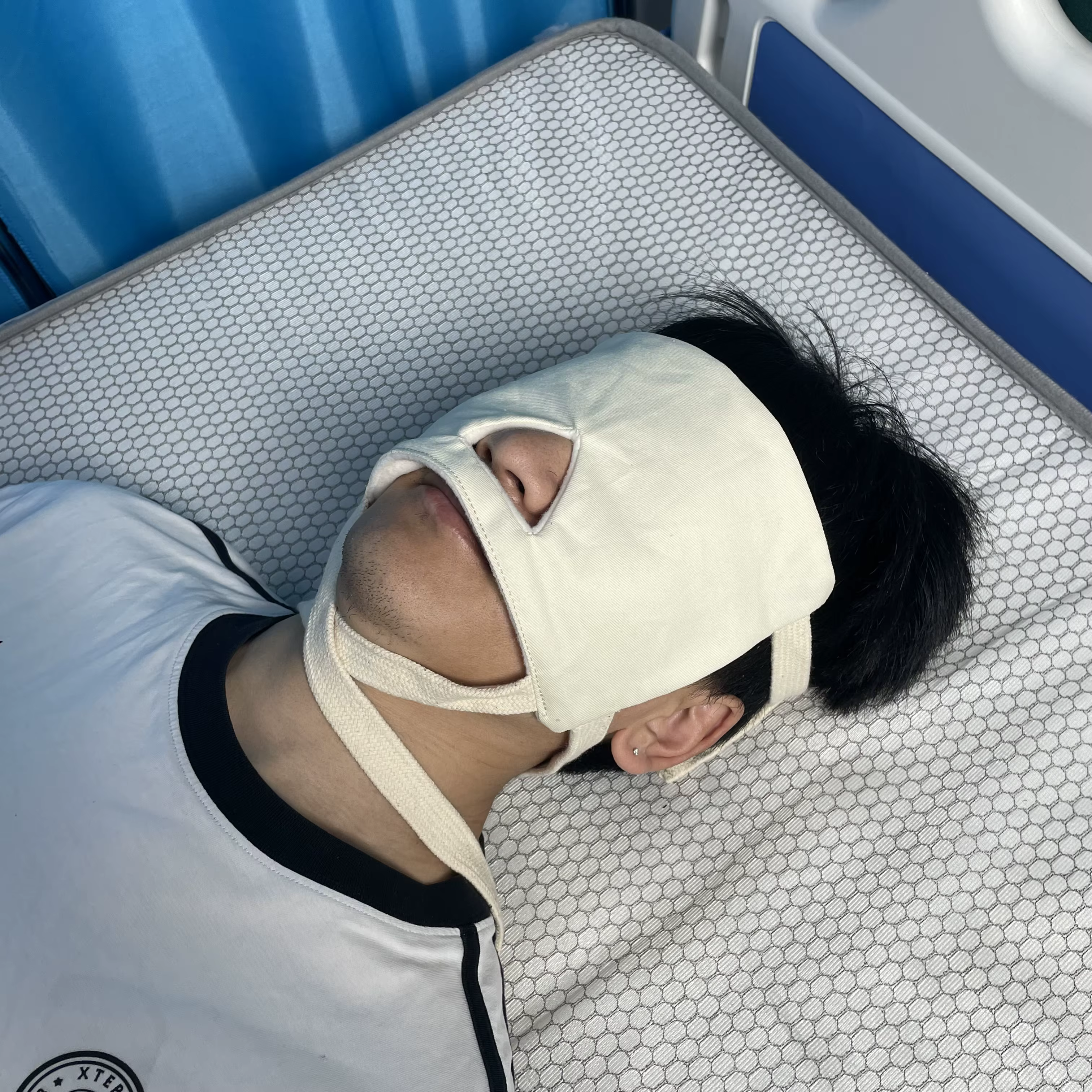 Masque facial médical beige avec trou pour le nez, masque en coton doux pour les soins aux patients,