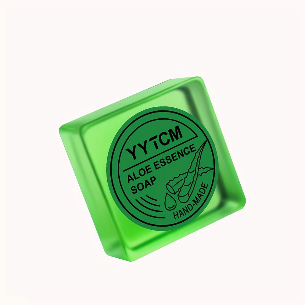 Savon artisanal à l'aloe vera, hydratant et nourrissant, peut être utilisé pour nettoyer le visage e