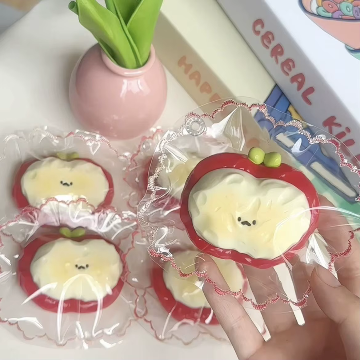 Jouet sensoriel anti-stress pour adultes, en forme de tarte aux fraises et pommes rouges, barre de c