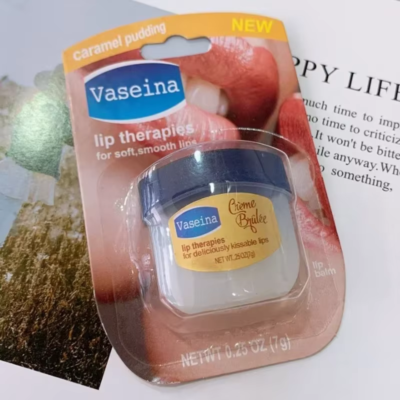 Le baume à lèvres en vaseline peut hydrater les lèvres, prévient la sécheresse, estompe les lignes e