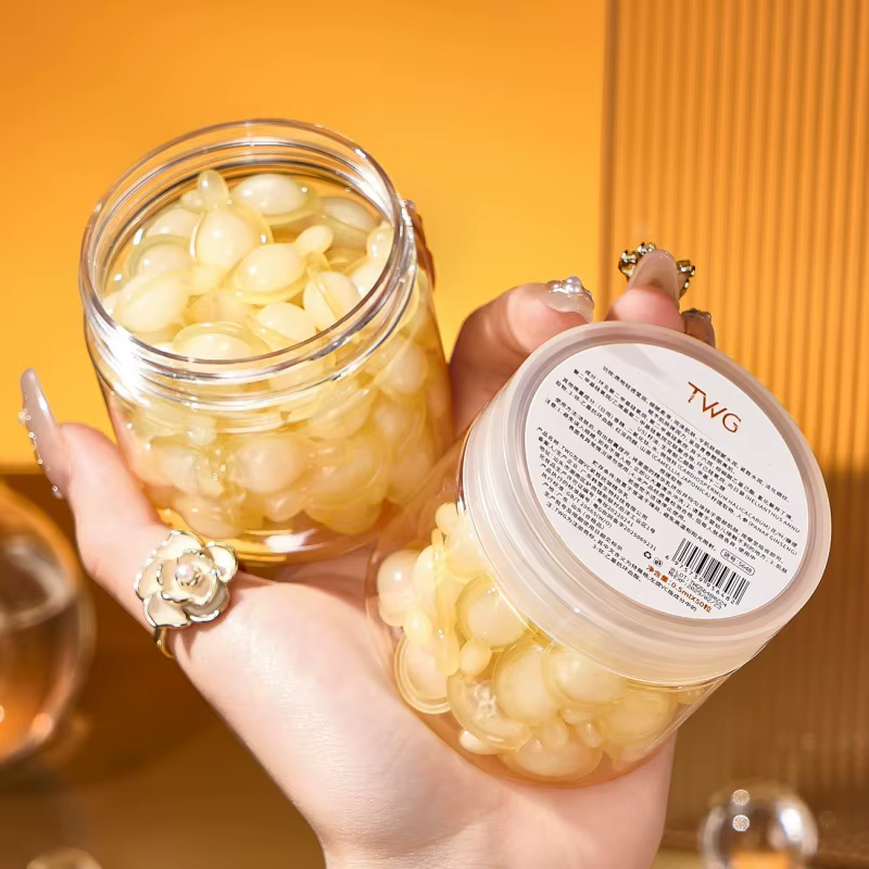 La texture est légère et translucide, délicate et lisse, hydratante pour la peau, rend la peau délic