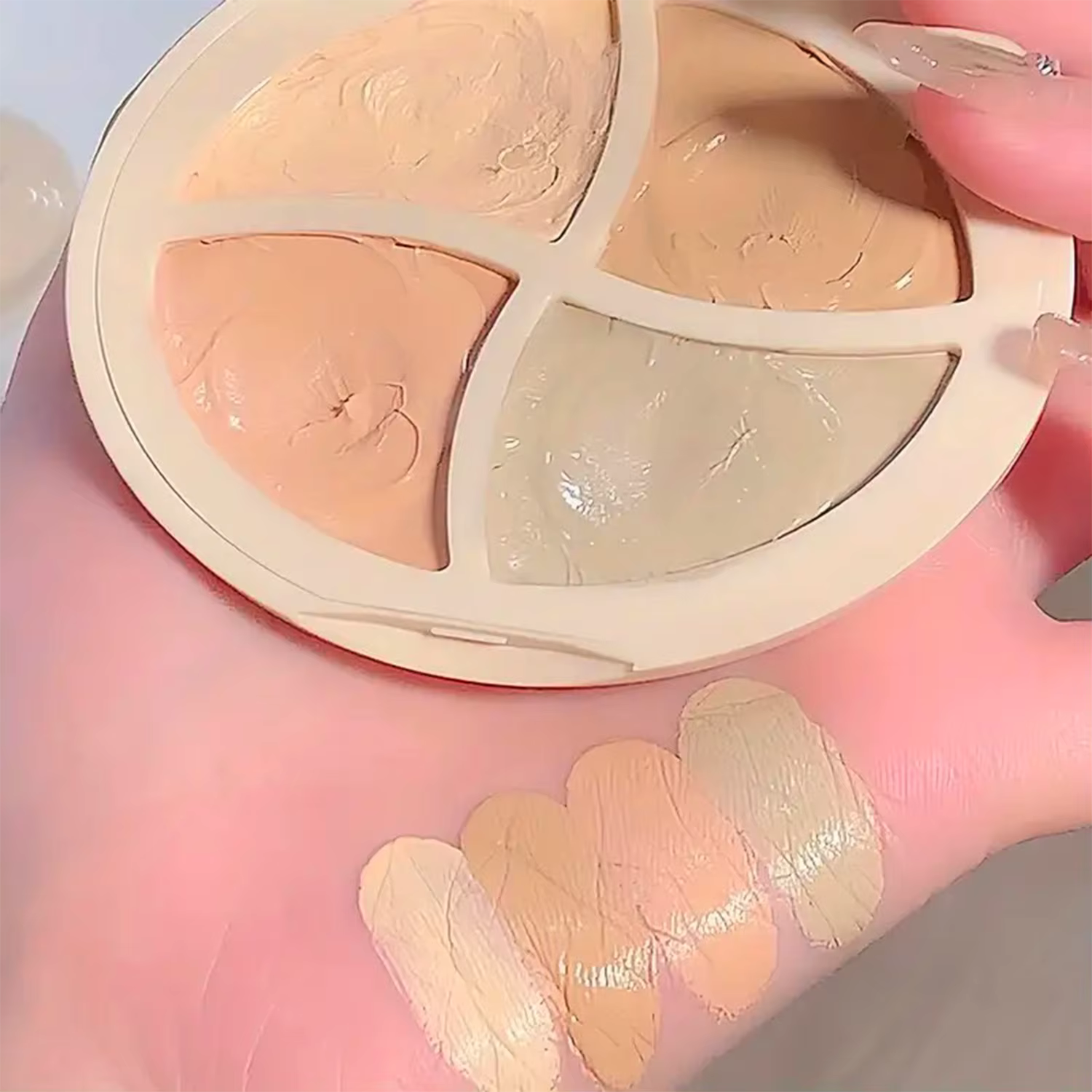 Crème anti-cernes hydratante quatre couleurs pour cernes