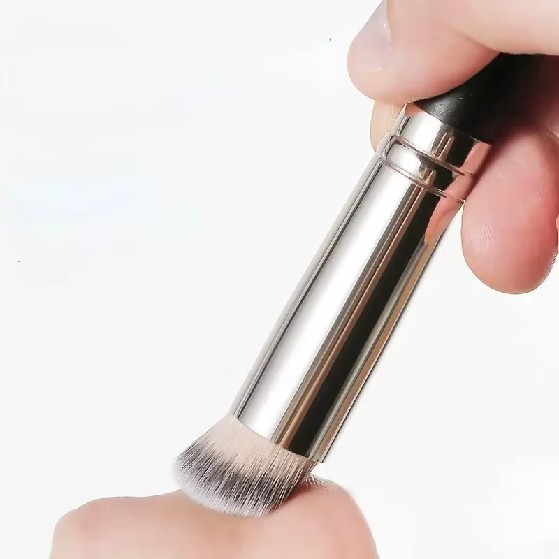Pinceau correcteur de fond de teint