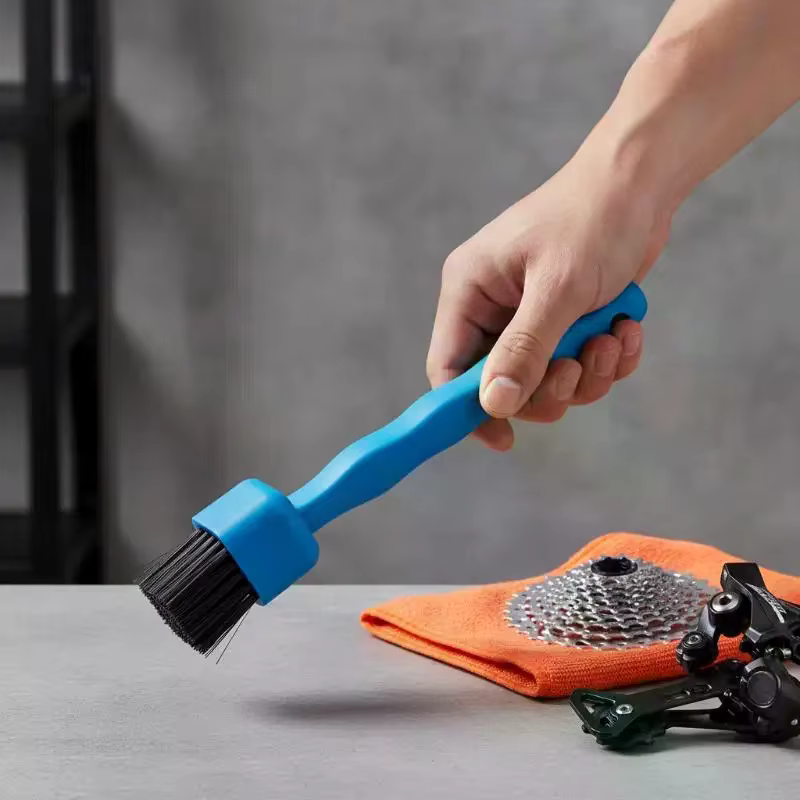 Brosse de nettoyage de chaîne de vélo, poignée ergonomique, poils rigides, éliminateur efficace de saleté pour l'entretien des vélos électriques et des vélos de route