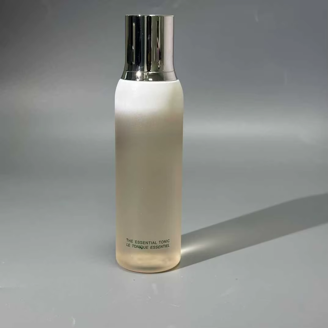 La Lotion Traitante 150ml, l'émulsion infusante 125ml, l'outil de maquillage