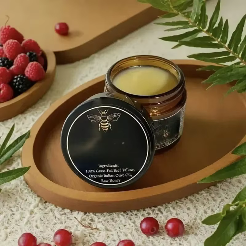 Crème hydratante au miel cru et au bœuf biologique nourri à l'herbe pour une peau douce et lisse