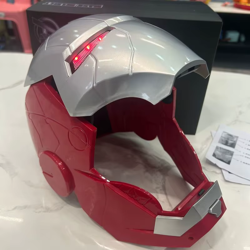Iron Man masque 1:1 dessin animé casque électrique portable ouverture et fermeture automatiques modèle adulte tendance jouet cadeau d'anniversaire