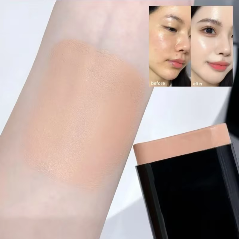 Eau humide lumière correcteur fond de teint gomme