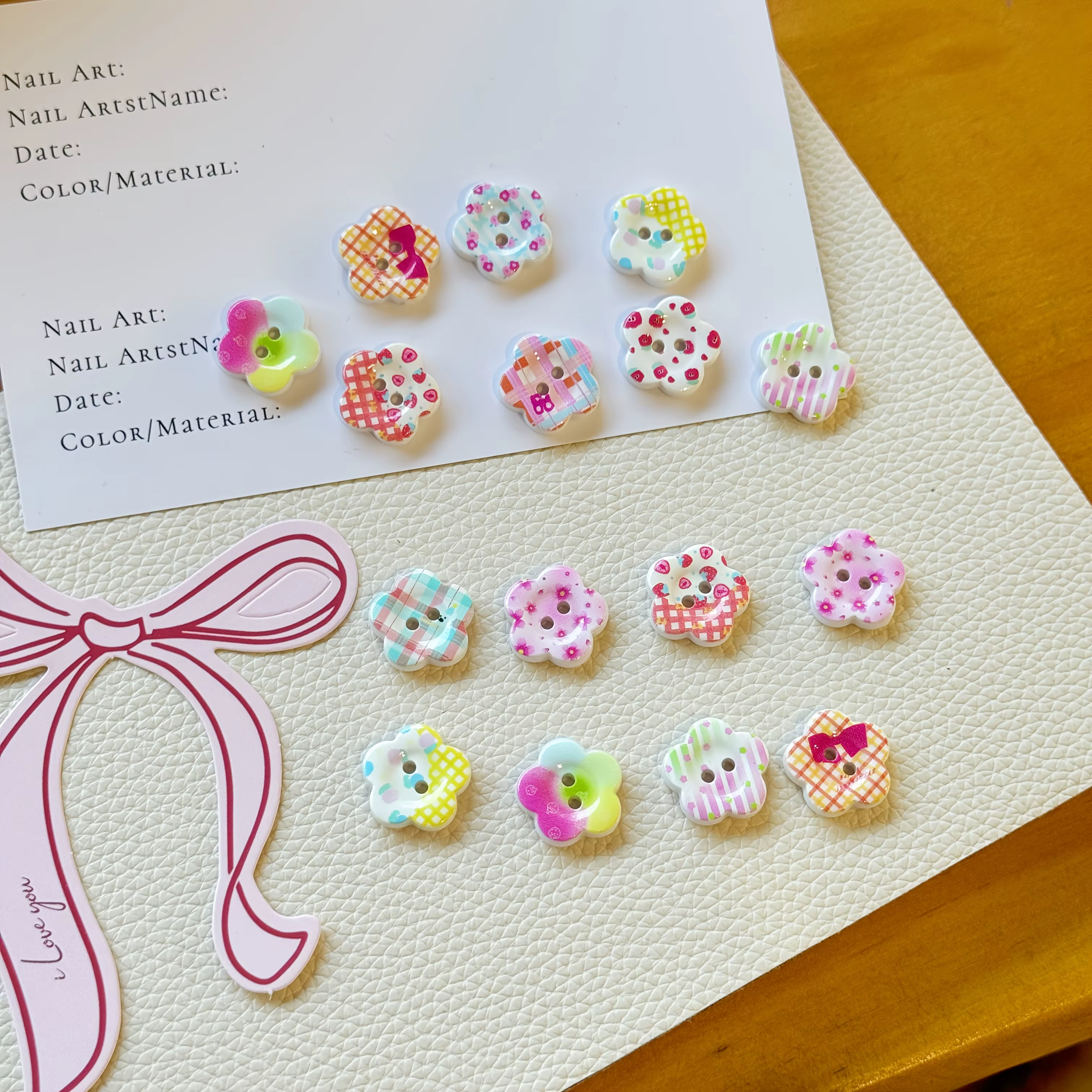 Boutons colorés et mignons de style crème à motif de fleurs de prunier, boutons créatifs pour bricolage, cadeau de vacances, boutons artisanaux faits à la main, couleur aléatoire, 50 pièces
