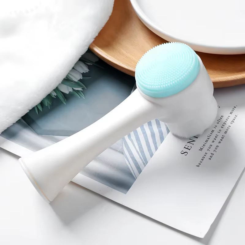 Brosse faciale double face avec poils en silicone doux