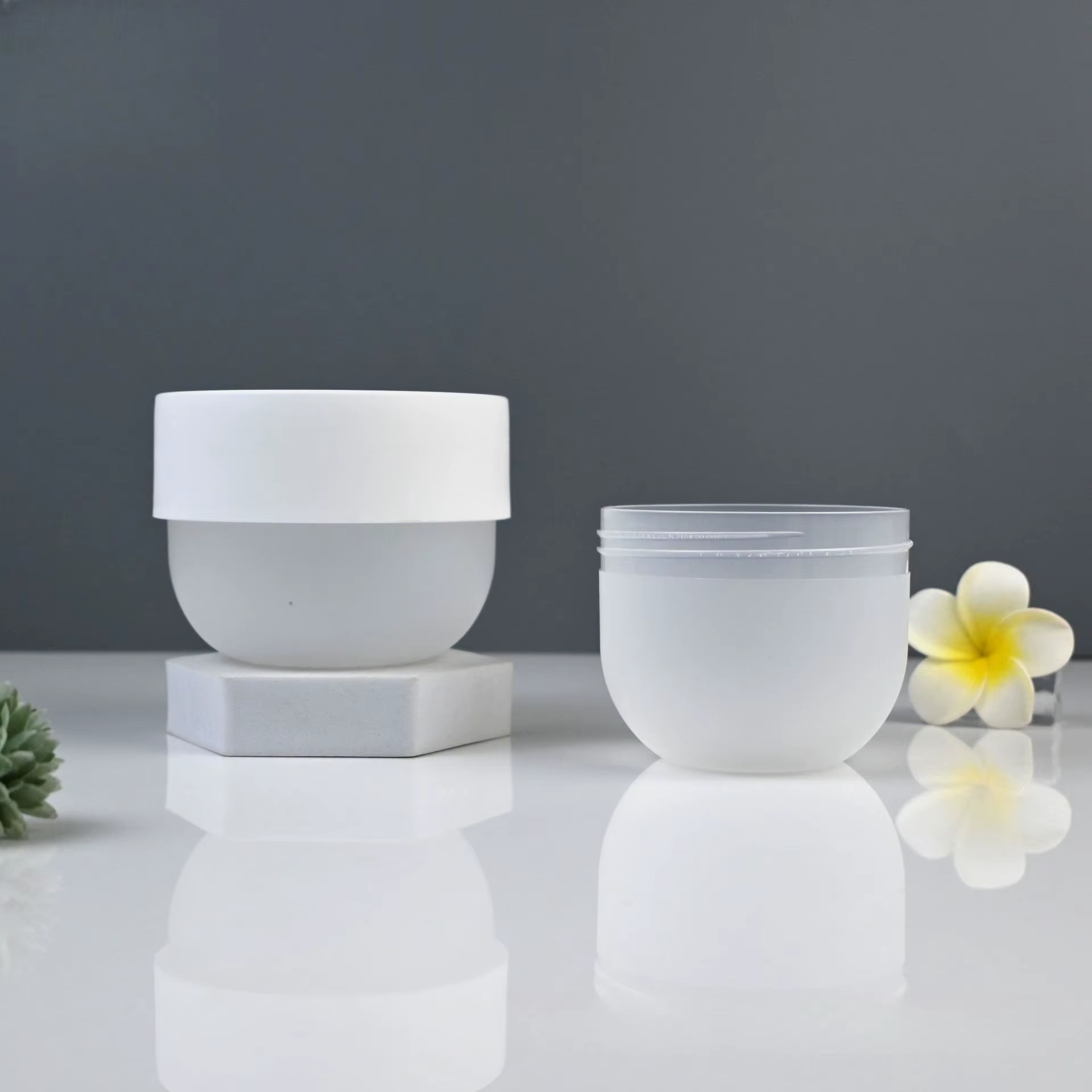 Lot de 30 pots à fond rond et large