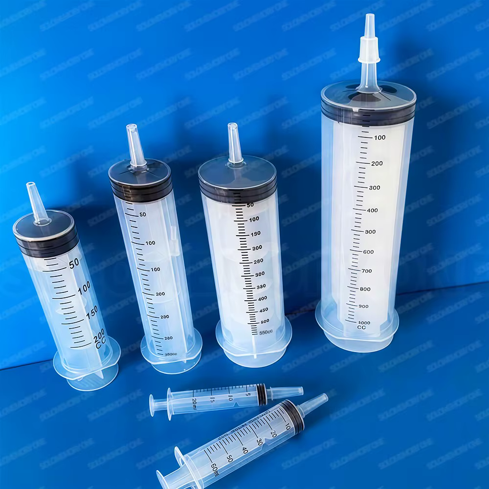 Seringue en plastique, disponible en capacités de 1000 ml, 550 ml, 350 ml, 200 ml, 100 ml, 60 ml, 20 ml, 10 ml, adaptée au dosage en laboratoire, au distribution de colle, à l'arrosage et à l'utilisat