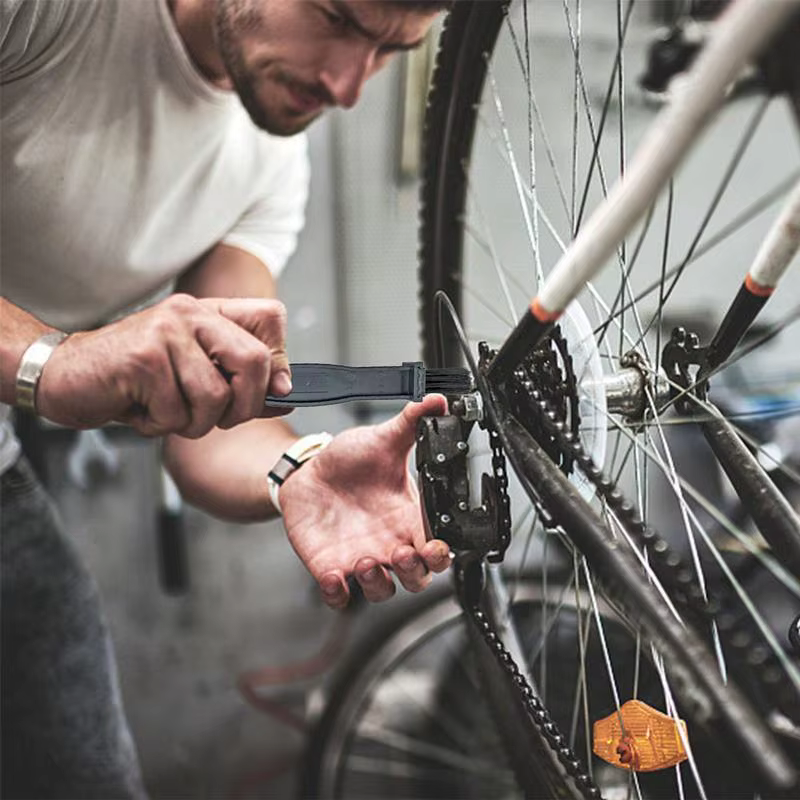 Brosse de nettoyage de chaîne multifonctionnelle, brosse de nettoyage de moto et de vélo, épurateur d'outils, brosse de chaîne de vélo Simple et pratique