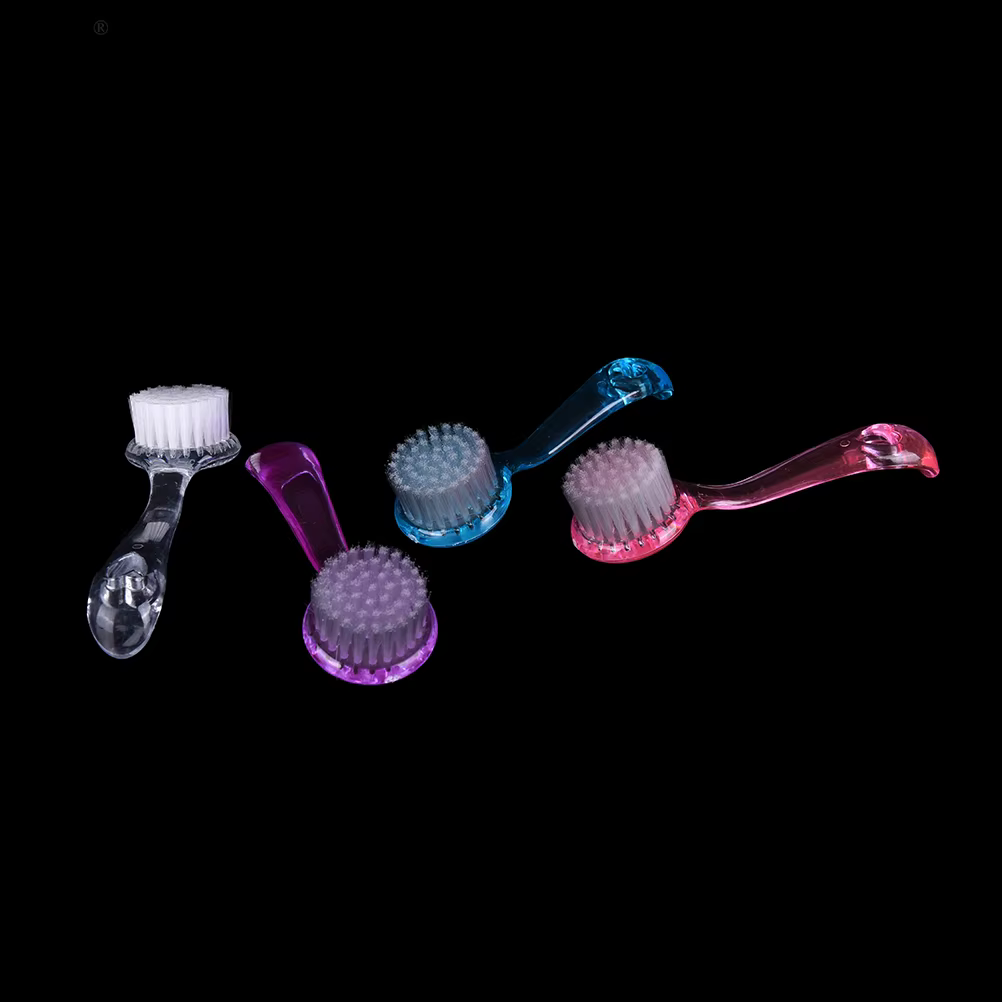 Brosse nettoyante et exfoliante en plastique pour le lavage du visage