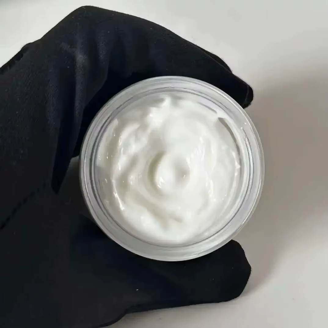 Crème pour le visage VELVET NOURISHING CREAM avec fleurs de safran 50ml