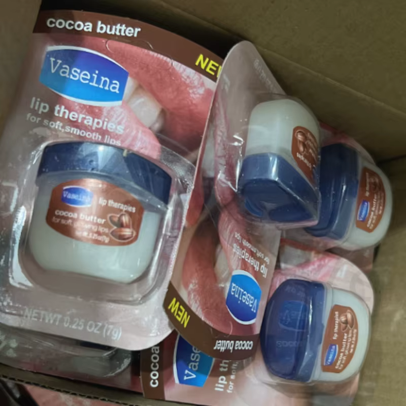 Le baume à lèvres en vaseline peut hydrater les lèvres