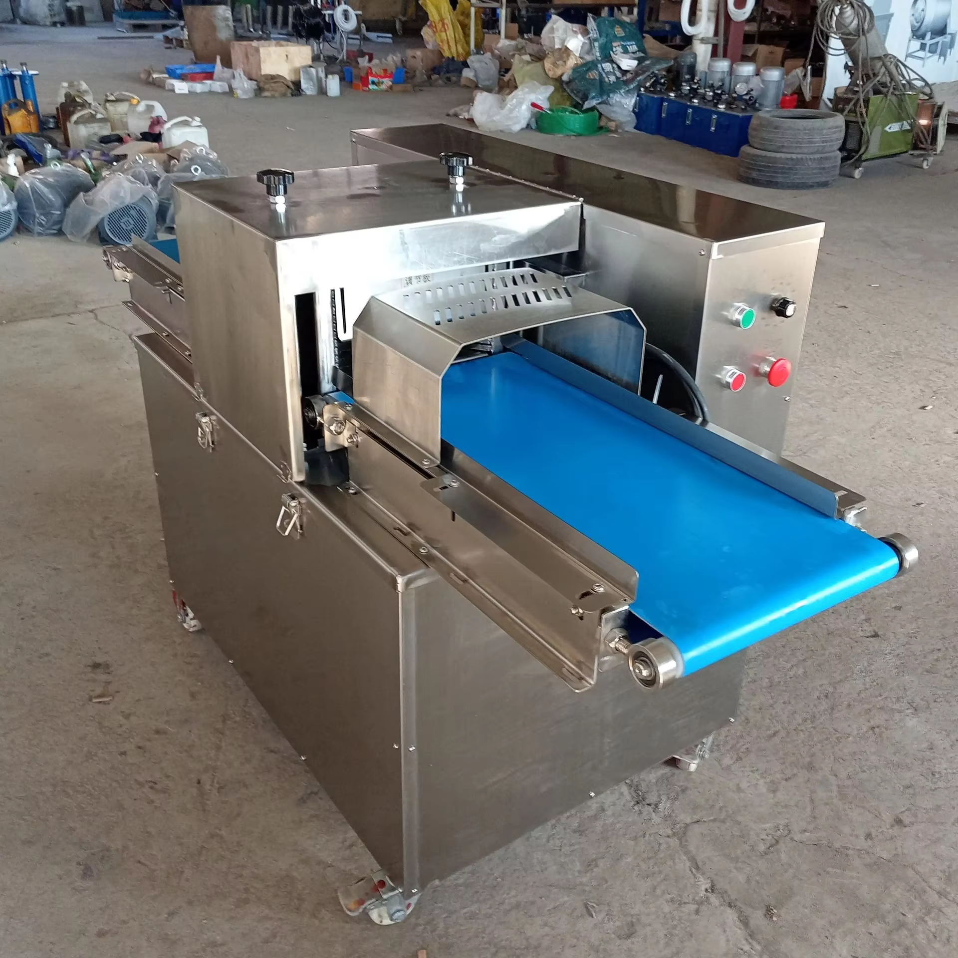 Trancheuse de viande fraîche de poitrine de poulet cru Machine commerciale trancheuse de viande fraîche Machine de découpe de viande