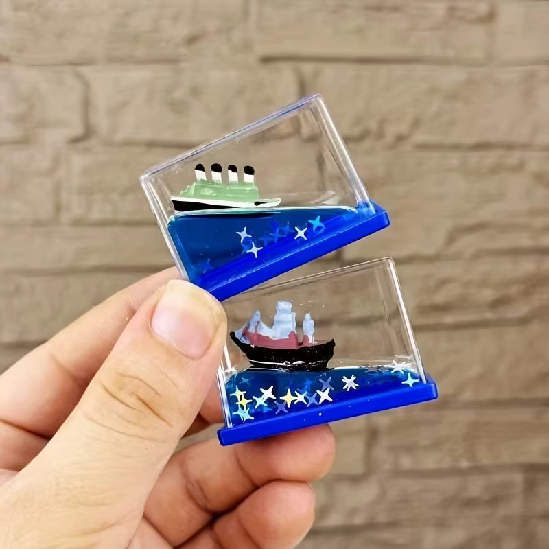 [Mer Insubmersible] Modèle de bateau en acrylique pour décoration |     Remplissage d'huile transparente |     Le cadeau d'anniversaire idéal pour les passionnés de mer