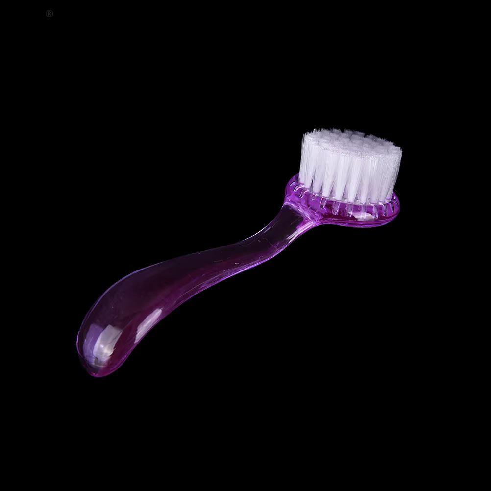 Brosse nettoyante et exfoliante en plastique pour le lavage du visage