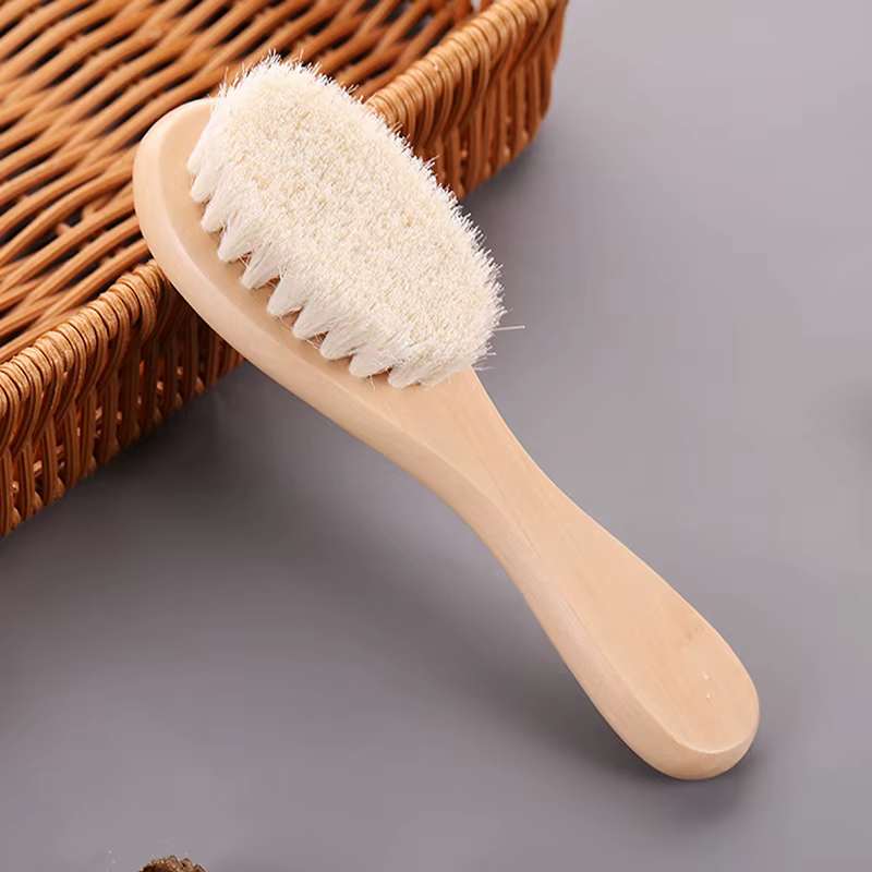 Brosse à visage en bois avec manche en bois