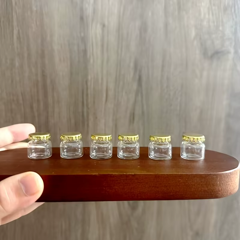 Miniatures de bouteilles en verre-modèle de cuisine miniature mignon et exquis avec bouchons dorés, accessoires de bricolage et fournitures de projets artisanaux.