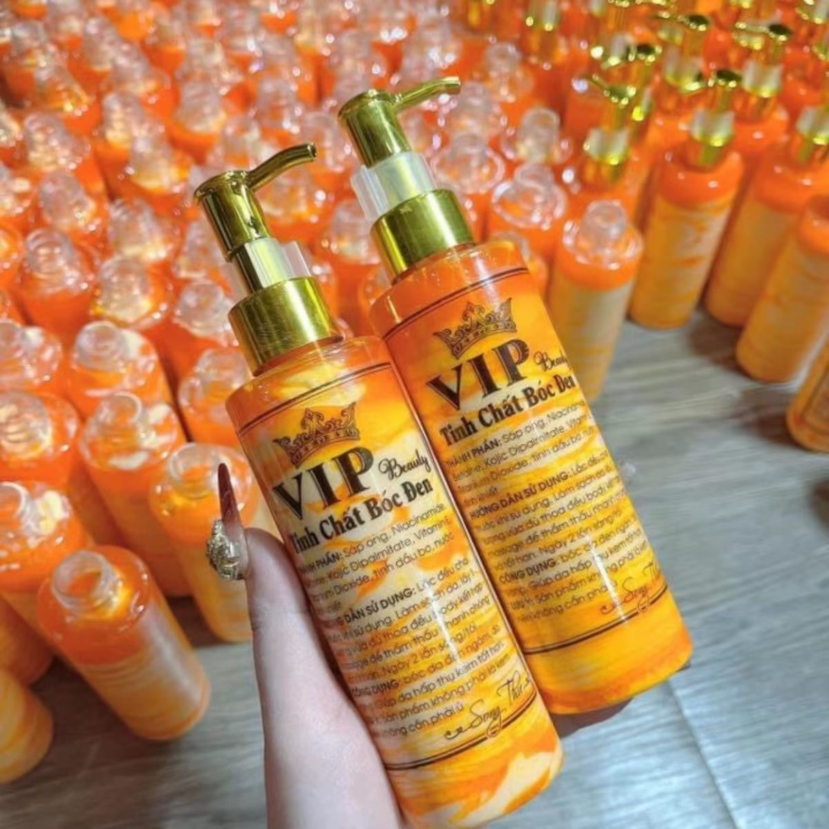Kem body Tinh cht bc en VIP bouteille éclaircissante corps en profondeur hydratant apaisant