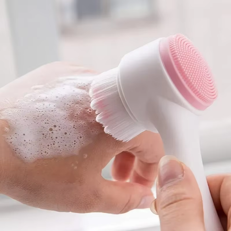 Brosse nettoyante manuelle pour le visage