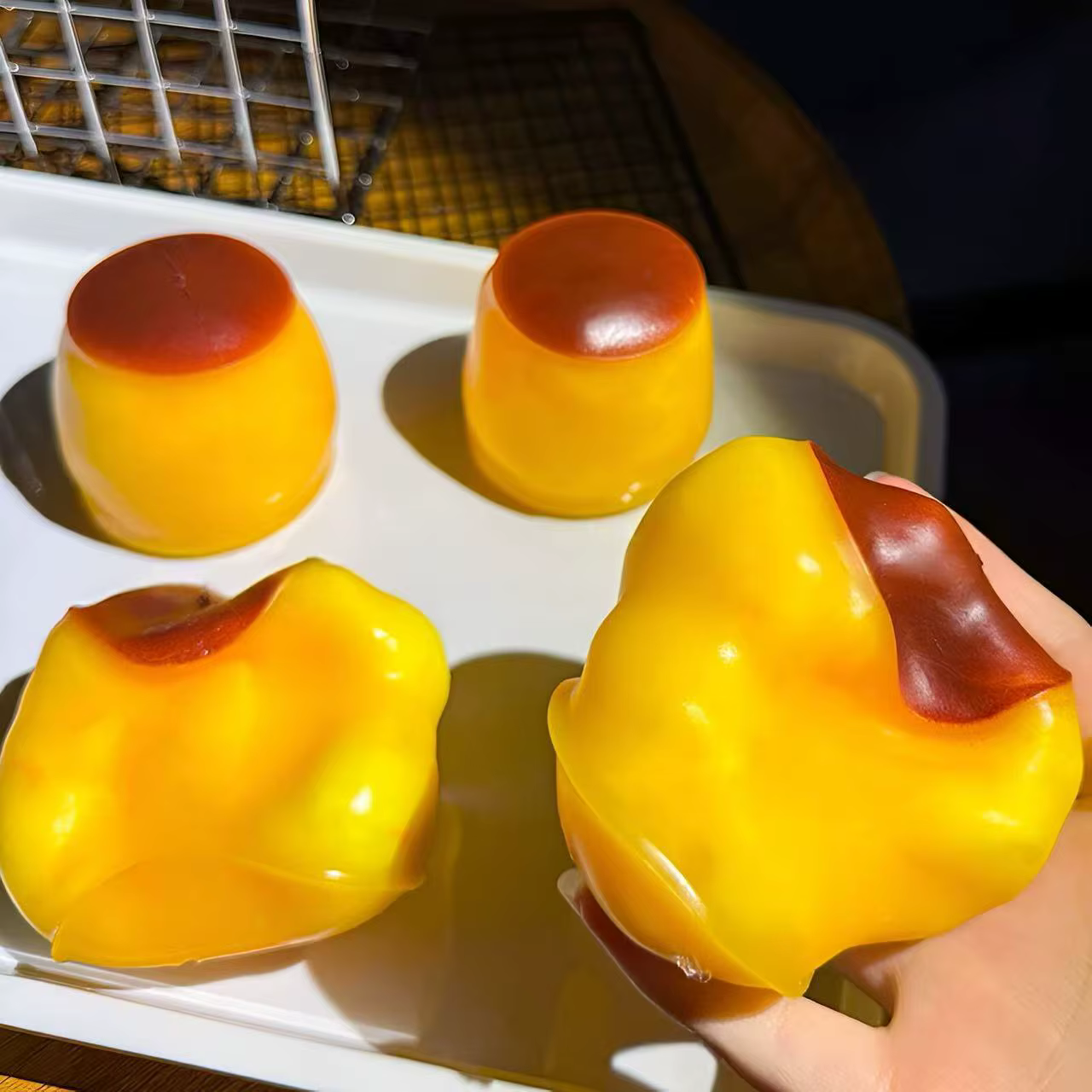 Jouet Squishy Crème Caramel Anti-Stress Sensoriel pour Enfants et Adultes – Cadeau Mignon pour Anniversaire et Fête