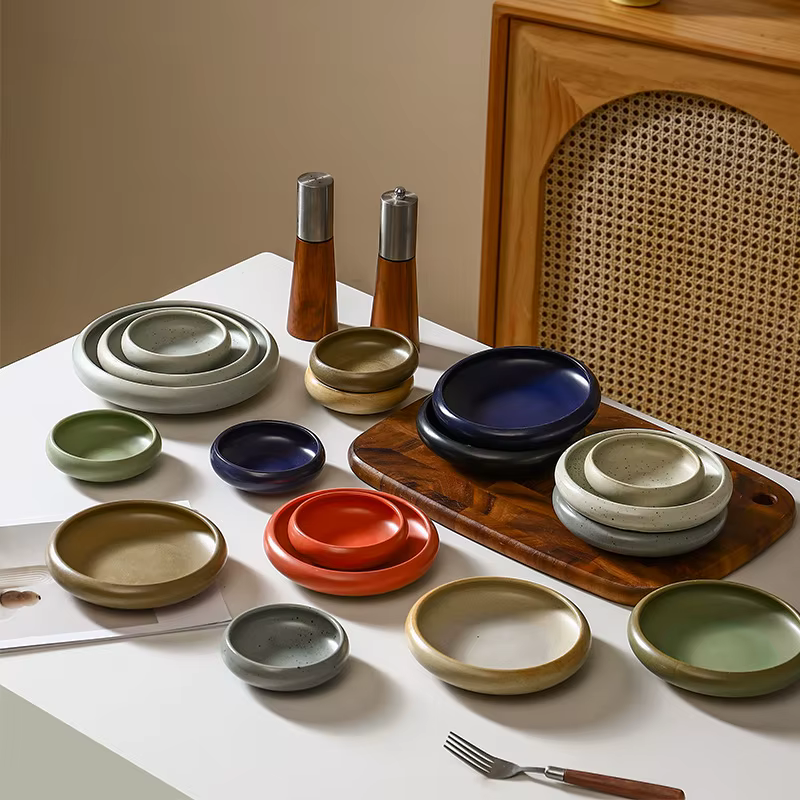 Assiette crèmeuse à réservoir profond, plat à Sauce d'assaisonnement, plateaux à dîner de grande capacité pour Steak, salade de fruits, jolie vaisselle japonaise