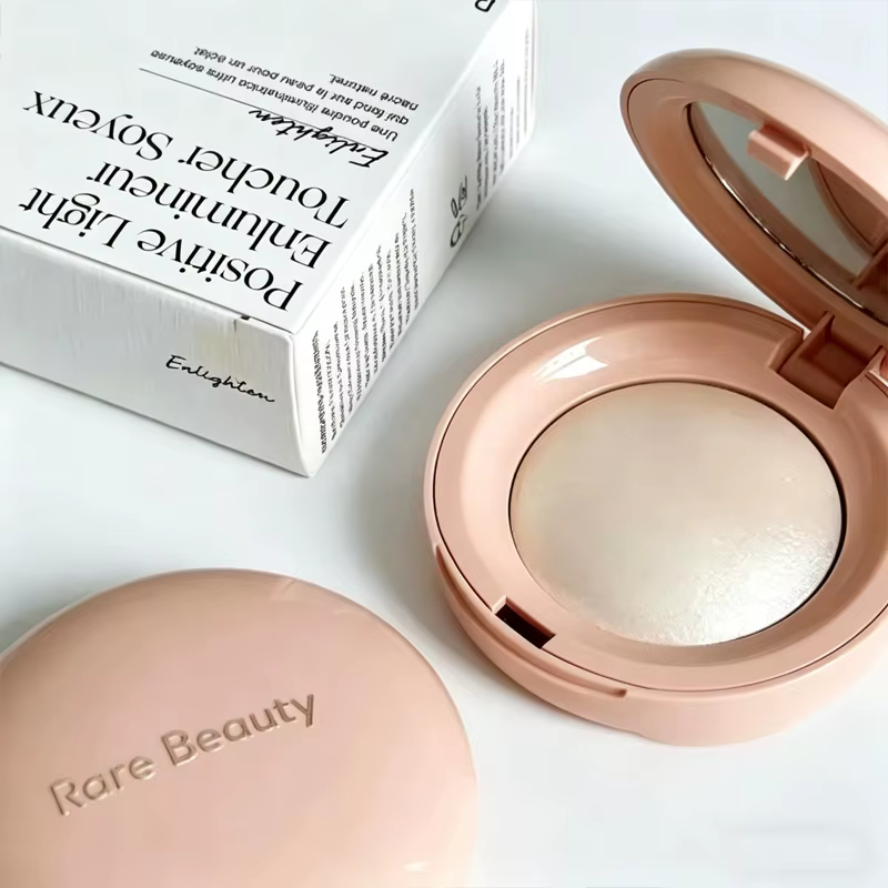 Rare Beauty – Liquide Réparateur Visage 3D Haute Brillance Texture Légère pour un Maquillage Éclatant Longue Durée et un Fini Nacré Subtil