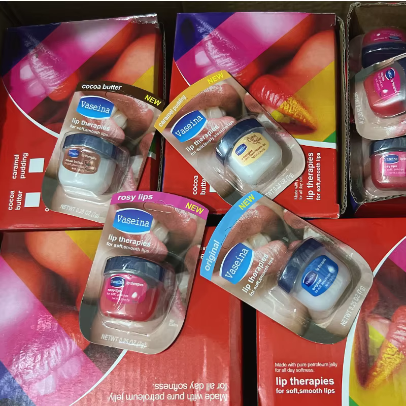 Le baume à lèvres en vaseline peut hydrater les lèvres