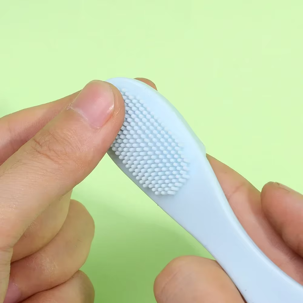 Brosse nettoyante faciale en silicone pour les pores