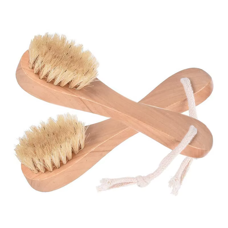 Brosse à visage en bois avec manche en bois